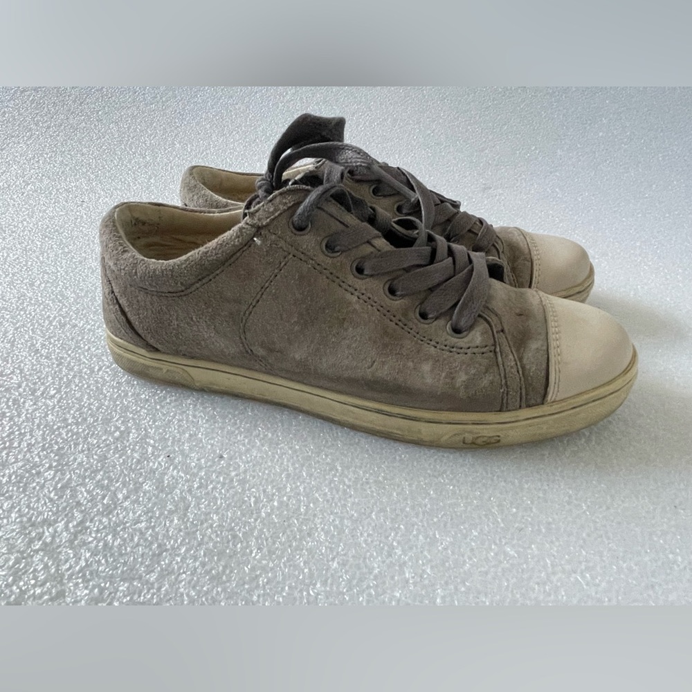 UGG Women's Gray Sneakers Suede Leather Lamb Lined Size 6